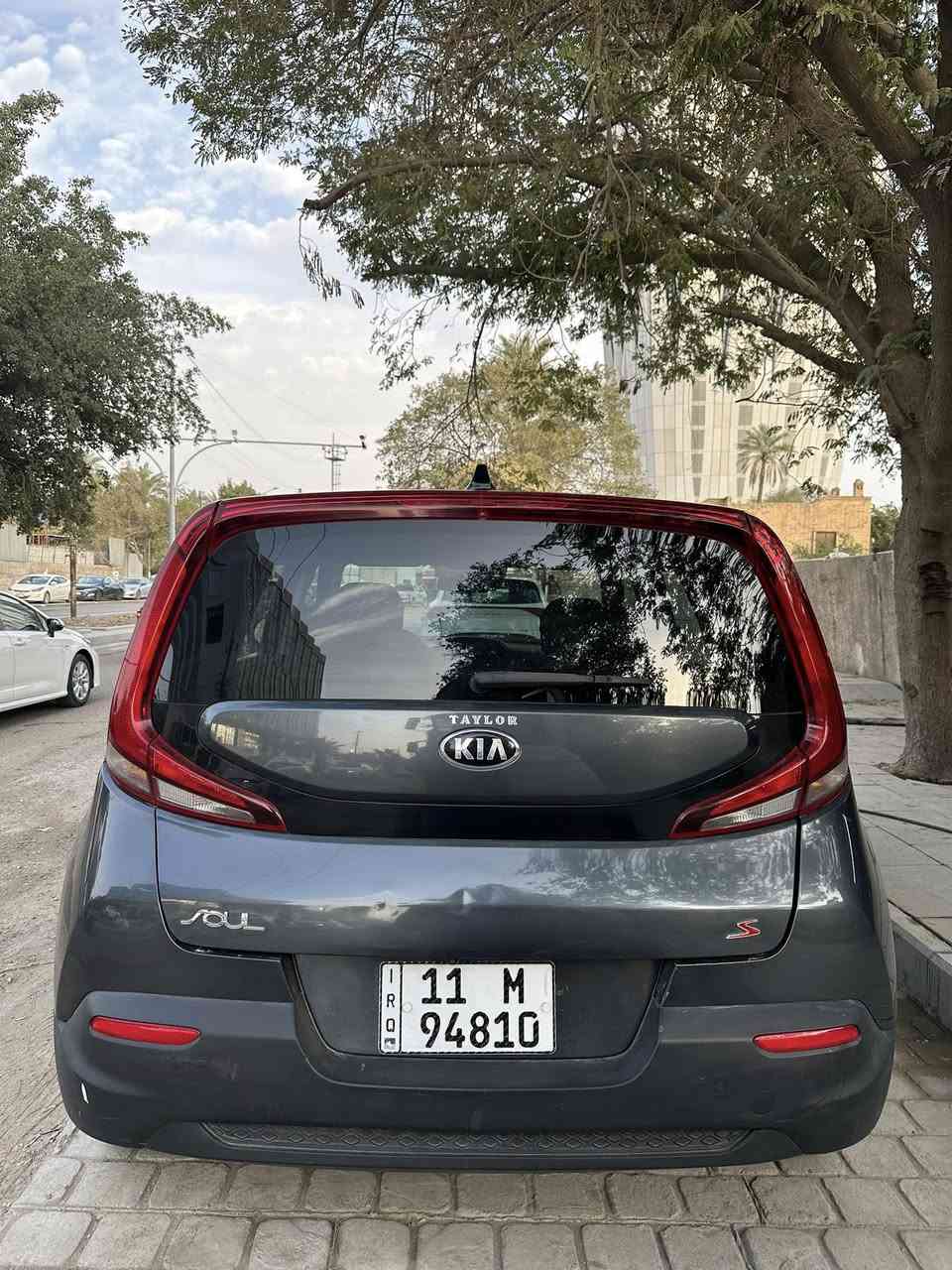 صول ٢٠٢٠ s  السياره ماشيه ١١٥٠٠٠ كم   محرك ٢٠٠٠ دوش 
رقم بغداد باسمي 
 موصفاتهه معروفه 
رادارات جانبيه 
و تحديد مسار 
 وكاميرا خلفيه 
كشنات مخمل 
٣ قطع صبغ 
 
 واتساب ***********
