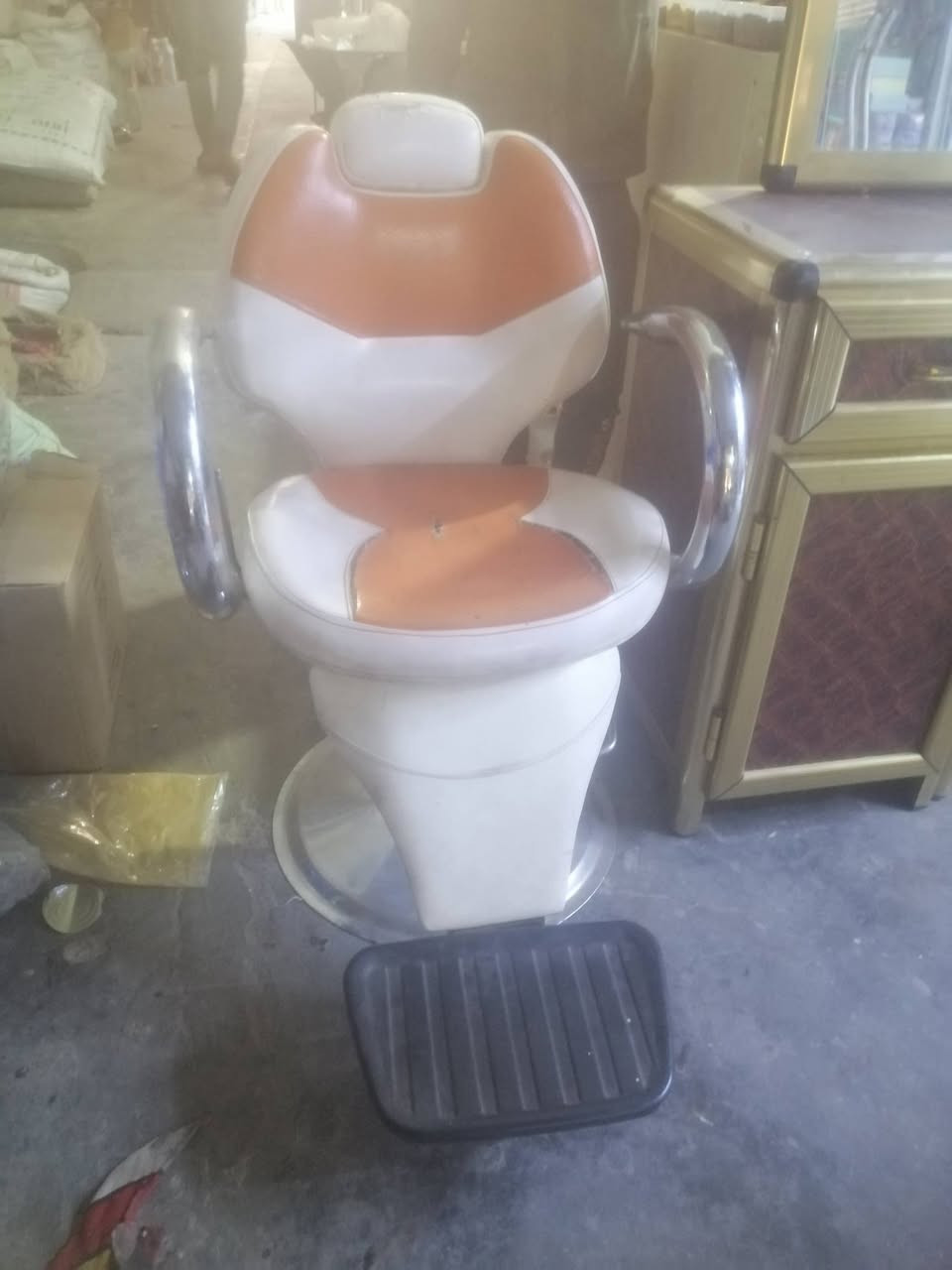 السلام عليكم شباب كرسي حلاقه للبيع وميز حلاقه السعر على الخاص


**إذا كنت صاحب هذا الإعلان وتريد حذفه لأي سبب، رجاءا أرسل رسالة إلى الدعم الفني**