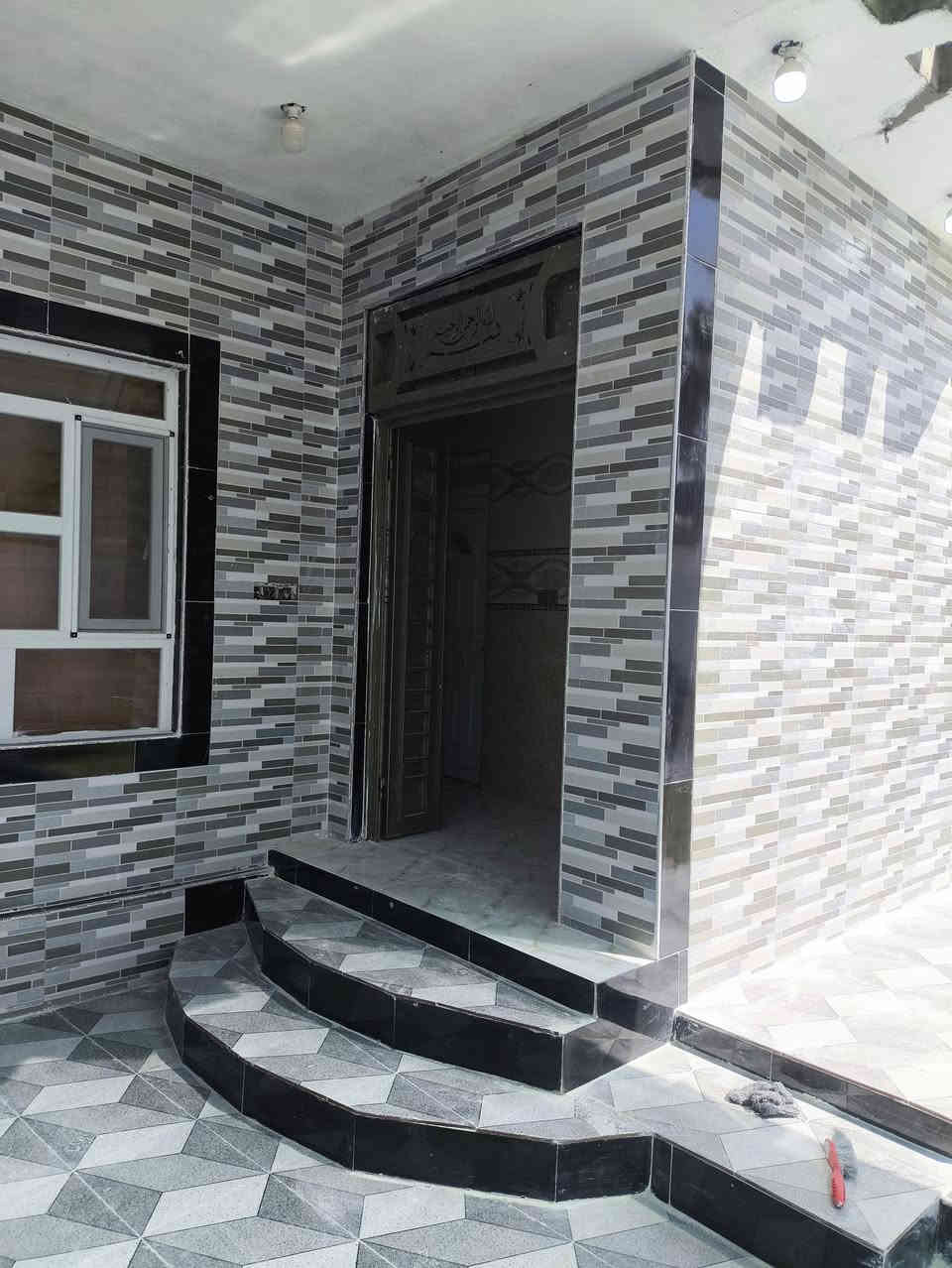 من رخصه الادمن 
خلفه سيراميك متاح للعمل وباسعار مناسبه وشغل درجه اولى والعنده شي يجي وما نقصر وياه الاتصال بالرقم ***********
او مراسله الصفحه
