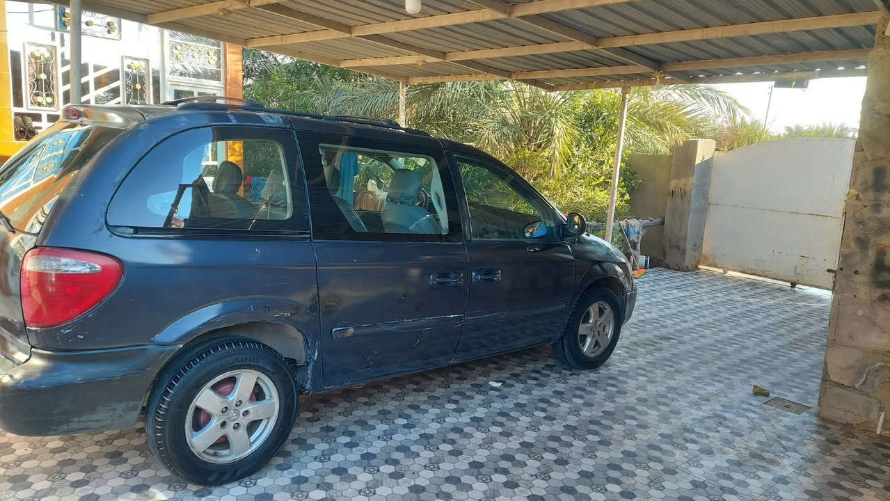 دوج كرفان موديل 2007 محرك 3300 جديد بيها طخه بل جامرلغ مامي بصيطه شاشه تبريد شغال مصبوغه حزام تخم تاير جديد صدر جديد بغداد دولي بسمي سعرها 70 بيها مجال قليل  مكان ديالى ***********
