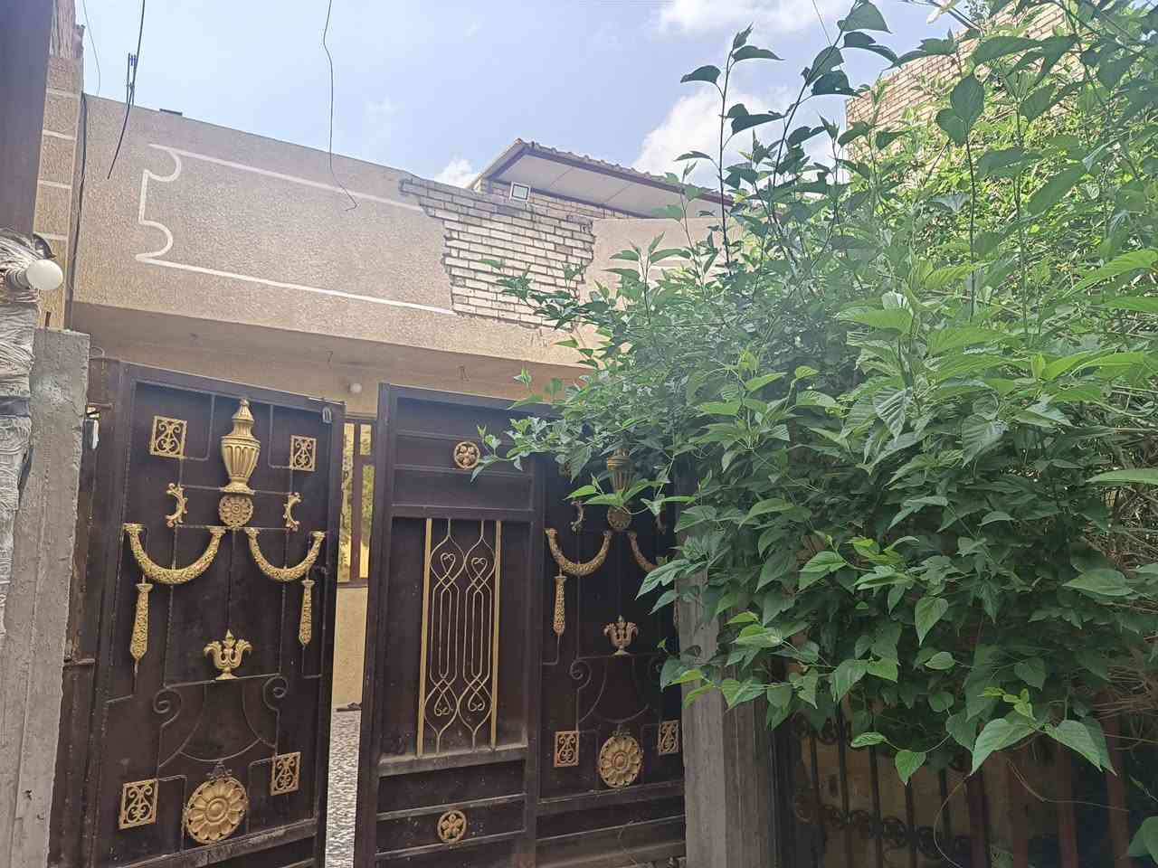 دار للبيع المساحة 200م طابوملك صرف حي البتول شارع ملعب ابواحمد الاتصال على الرقم 
*********** ماارد على التعليقات
