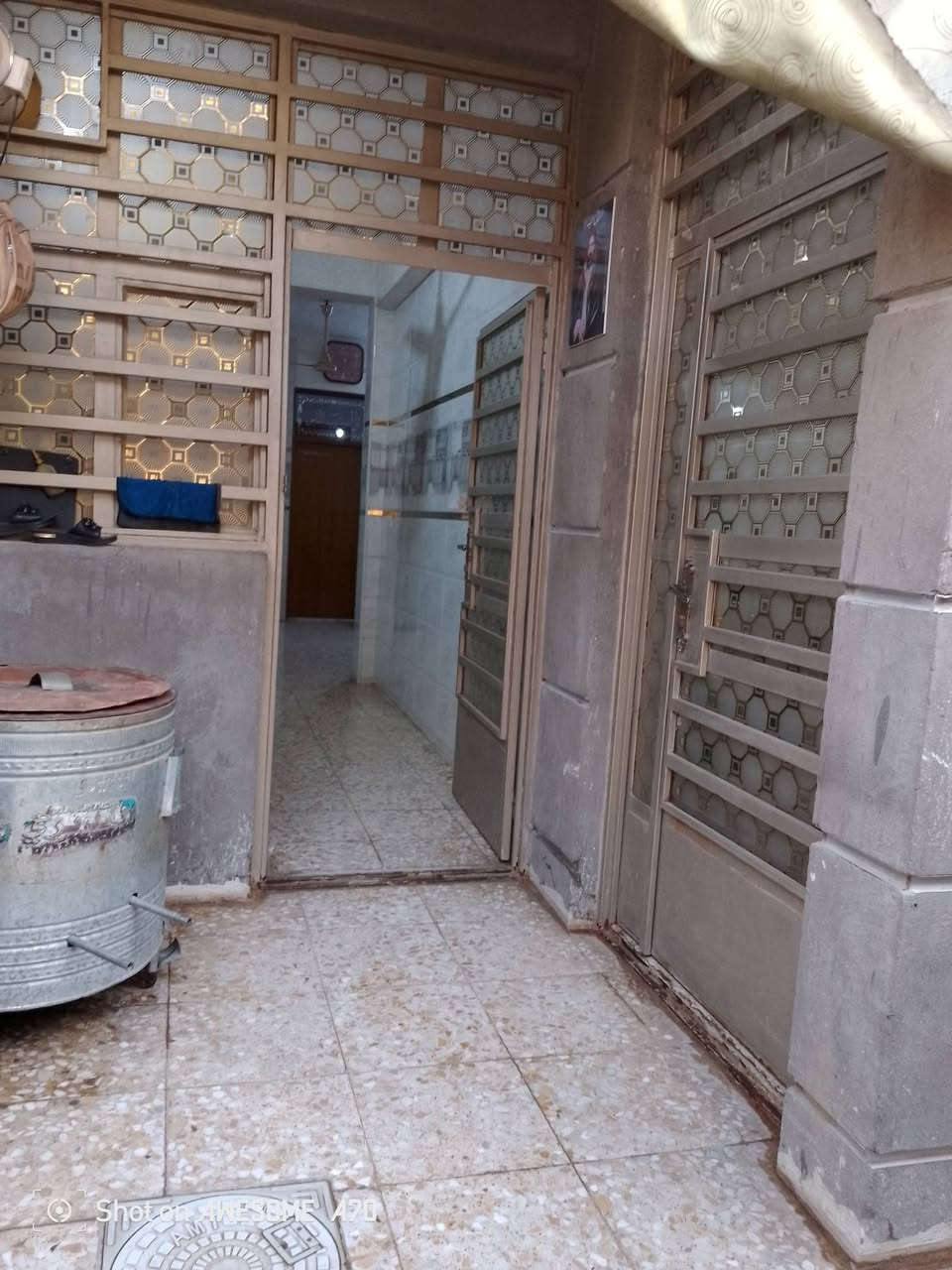 دار ميت متر مربع جبهه 6/وربع نزال 16طابقين مسلح درجة أوله كراج خدمات خارجية مطبخ صاله حولي غرفة نوم وخدمات و منور جانبي 
الطابق الثاني غرفتين نوم وحولي وخدمات وبيتونه وسطحين شتايكر للاستفسار الاتصال على الرقم/***********
ه/***********
