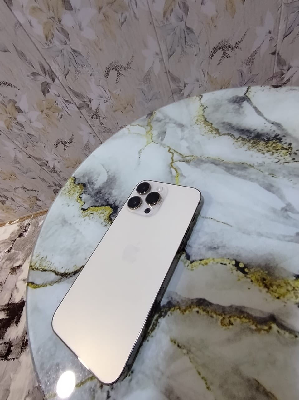 سلام عليكم
جهاز ايفون14برو ماكس ذاكرته 256 بطارية 87 الجهاز شرق اوسط
جهاز بعده بلادي ما مفتوح سعر(900)وبي مجال 
مكان رمادي زنكوره 
رقم الهاتف:***********
