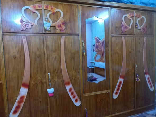 السلام عليكم غرفه اخشاب كنتور وزاويه وميز تواليت راس عالي وناصي ماعده تخت للبيع السعر 400وبيه مجال بسيط العنوان الكوفه الاتصال ع هذا رقم ‏‪0786 696 3246‬‏
