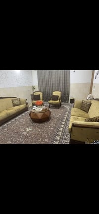 تخم قنفات • ميز وسطي