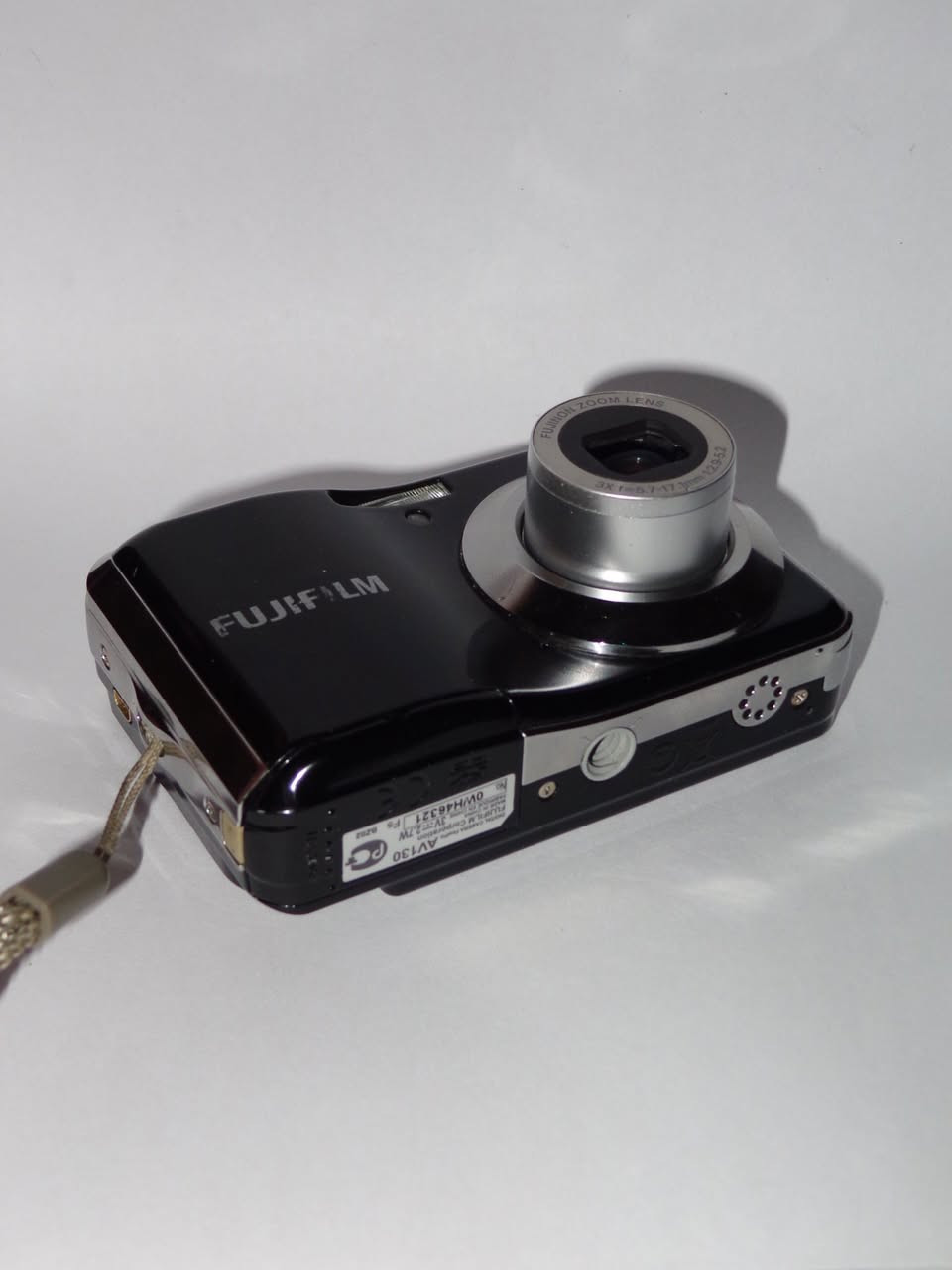 Fujifilm FinePix AV130
✅12 MP sensor.
✅Fujinon Zoom Lens 3x (f=5.7–17.1mm 1:2.9–5.2).
✅Large LCD screen for easy viewing.
✅Built-in flash for low-light shooting.
✅Slim and compact pocket-sized design.

Condition: 8.5/10. Great cosmetic and working condition with minor surface scratches on the gloss finish. Everything works perfectly.

Uses 2x AA batteries 

Price 65,000.

Delivery All Across Kurdistan and Iraq.


**إذا كنت صاحب هذا الإعلان وتريد حذفه لأي سبب، رجاءا أرسل رسالة إلى الدعم الفني**