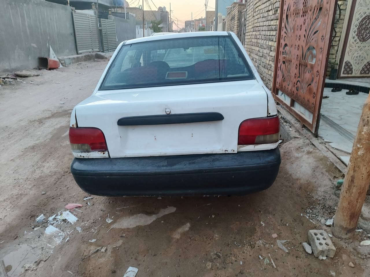 سايبة بيضة موديل 2014 
السيارة بيها نقوصات قليلة 
ما مسجلة بدون أرقام ، بيها أوراق منفيس ، السعر 8 أوراق 
عنواني النجف 
التواصل واتساب ***********
او ***********
