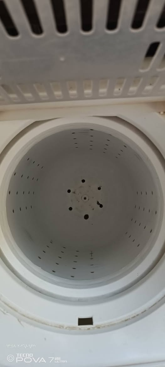 سلام عليكم غسالة للبيع شغاله كلشي ما بيهه 
عوزه بس ربله مال ماطول فقط وهيه شغاله العنوان/البصرة الكزيزه /سعر60بيهه مجال
هاتف***********
