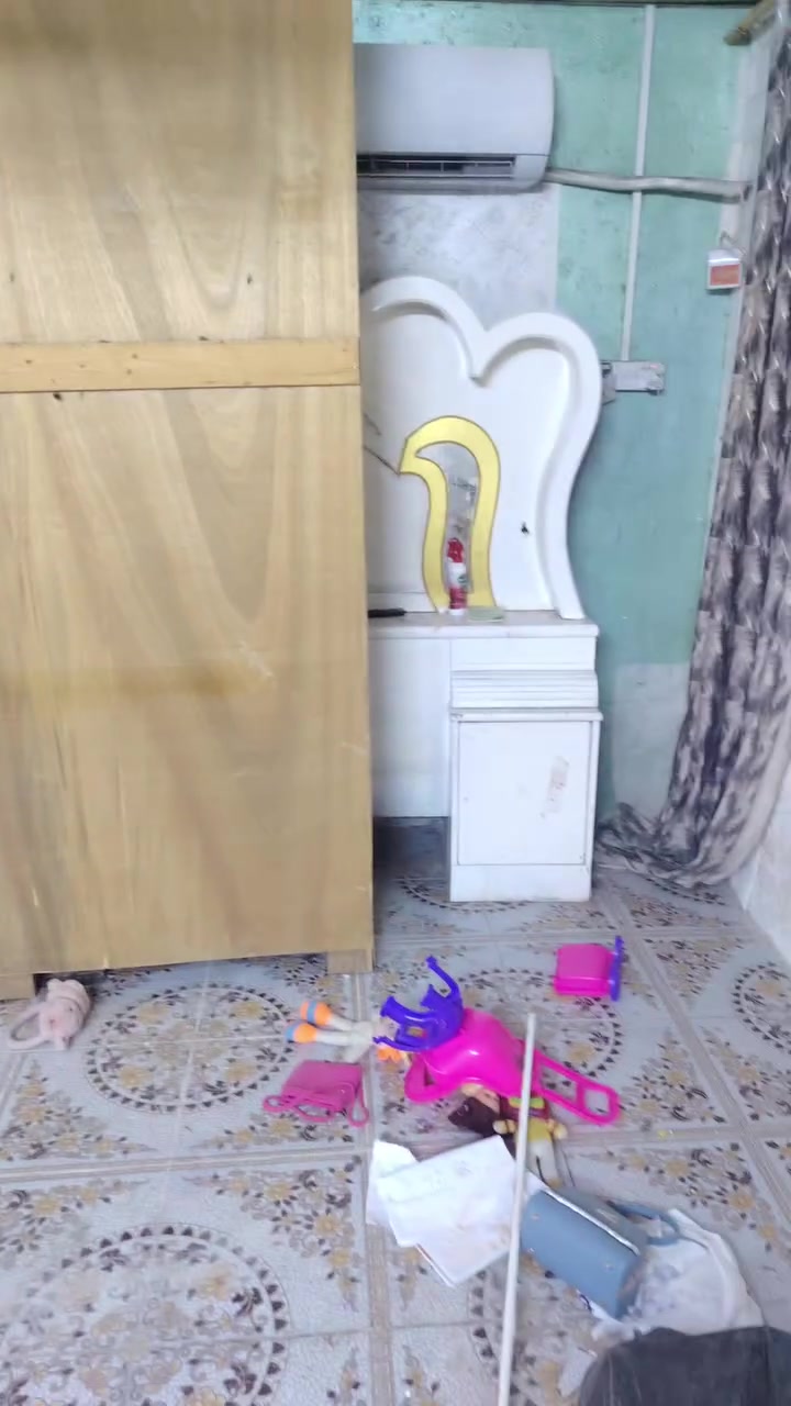 غرف للبيع ٦ بيبان كبار لون ابيض 
السعر ١٥٠ الف  وبيه مجال


**إذا كنت صاحب هذا الإعلان وتريد حذفه لأي سبب، رجاءا أرسل رسالة إلى الدعم الفني**