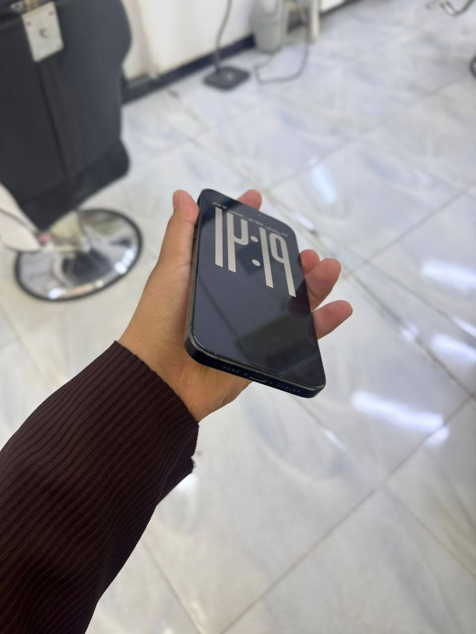 السلام عليكم ١٥ برو ماكس 
واحد تيره 
بطاريه ٨٦ جهاز نضافه فول مبدل شاشه اصليه شرط اصليه كلشي شغال شرق أوسط الجهاز سعره ب٩٠٠ الشراي يتصل و بالخدمه 
***********
