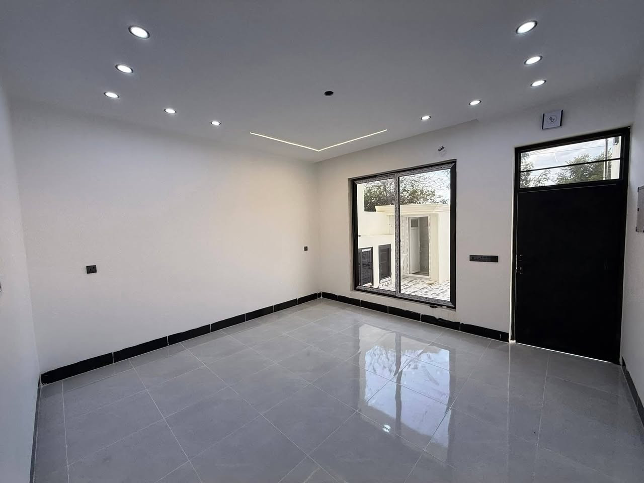 🔥 دارين طابو صرف  المساحة 100متر طابق ونص بناء 2026 الموقع /حي العسكري قرب صيدلية كردستان السعر 105مليون كل دار   للاستفسار  الاتصال
*********** ☎️
