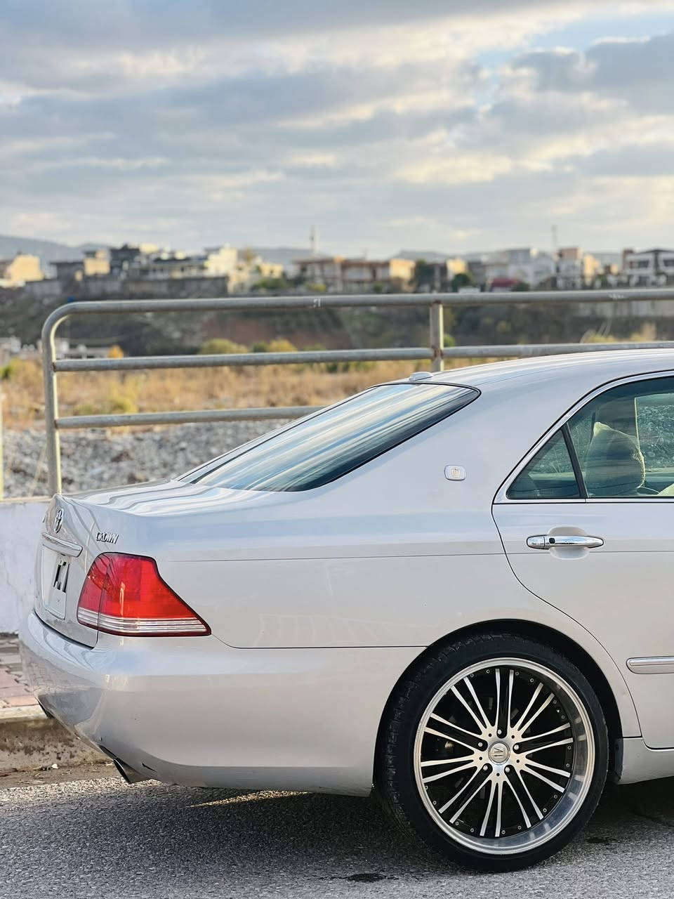 شاهینە ٢٠٠٦
گێڕو مەکینە گەورە١٨٢
گێڕو مەکینە بەشەرت✅
تەقەو رەقەی هەبو ٢٠٠ دۆلار بشکێنە✅
برێکی بەستراوە✅
بلوتوزی بیلادی بۆ دانراوە✅
تایەو ویلی لۆکی بۆ بەستراوە✅
مەجموعە سوکان لێگزز ✅
سەقفی شوشەیە✅
بێ لێدراوە نوقتەی نیە✅
دەژبوڵ و ناو خورفەی لۆک لۆکە✅
١٢٨٠٠٠ هەقیقی ڕۆشتوە✅
سعری ٤٦  گەڵاو مەجالێکی زۆر زۆر کەم
 
ناونیشان:تەقتەق
***********
***********
