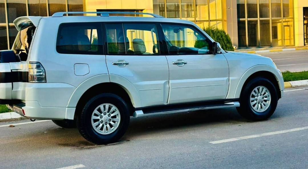 باجيرو٢٠١٠ خليجي  حبتور Gls
((مكفولة كفالة عامة من الصبغ والضربة ((

سياره مواصفات فول الفول لمتدد ١/١ 
١. فتحه سلايت 
٢. دمامات خلفي او امامي 
٣. كشنات جلد كهرباء 
٤. ويل كبير 
٥. مري شفط +مرايه نيكل + اشاير بلمري 
٦. يده نيكل 
٧. مكينه٣٥٠٠المرغوب 
٨. صاج ملكي 
٩. ثلاجه داخليه 
١٠. داخل بيجي 
١١. ٧ راكب + ٣ قطع تبريد 
١٢. تحكمات ٣ جهات 
١٣. فورويل درايف
١٤. حساسات خلفيه 
١٥. زراك لايت 
١٦. حساس امامي 
١٧. اشاير ترحيب 
١٨. بلوجكتر خلفي 
١٩. نضام مانع الانحدار 
٢٠. كامرات حساسات سيارة جديدة 
٢١. رقم نجف دولي مشروع وطني 
٢٢. سعر((١٤٠))الاتصال على الارقام
 ***********
***********
  واسط قضاءالحي 
((السيارة بااسمي))
