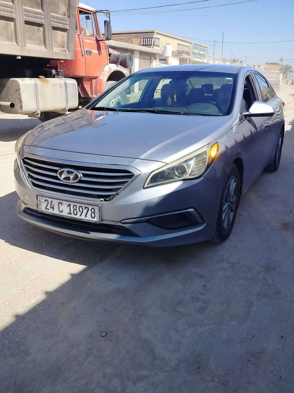 سلام عليكم سوناتا 2016 وارد امريكي حادثها من امريكا دعاميه الخلفيه وشويه بالحوض وبيه رش باب الوره السايق سيارة جديده السعر 125 وبيه مجال ***********
