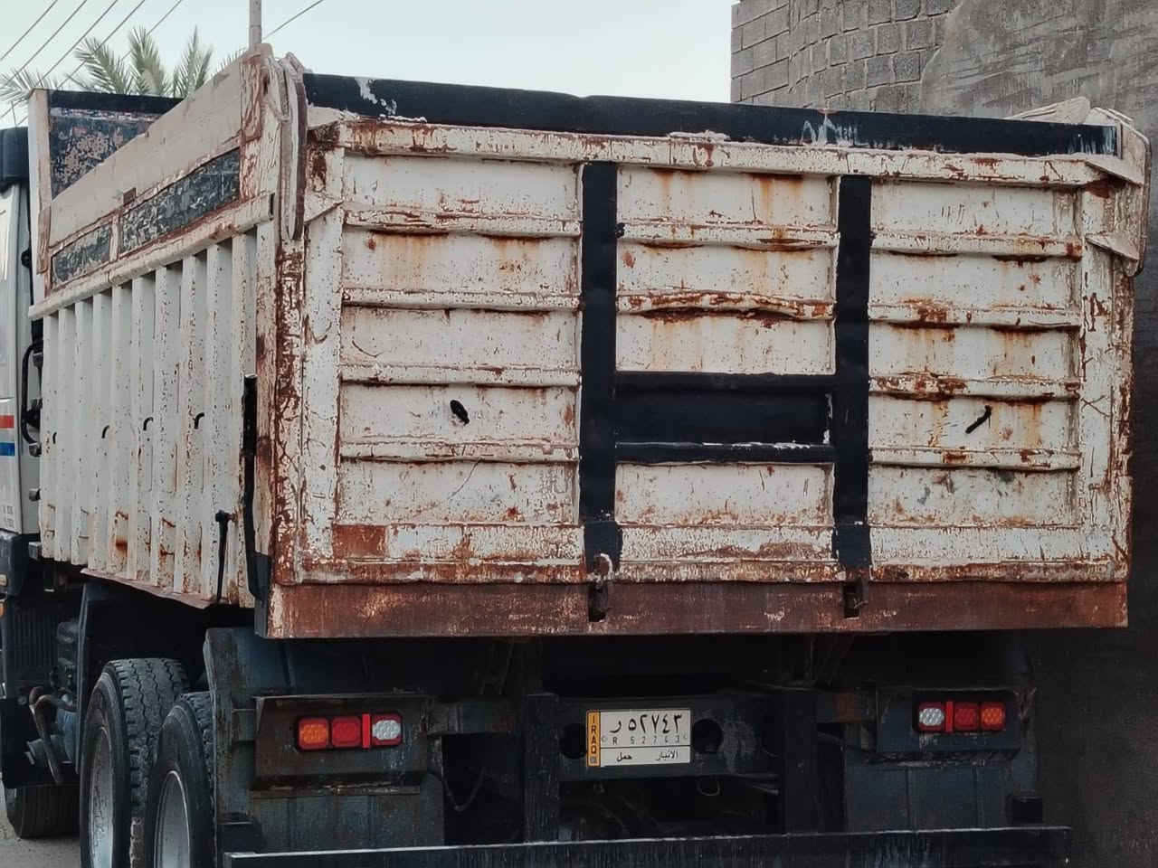 سلام عليكم بدي قلاب ١٢ متر كاعيه جديده سعر 35 ***********
