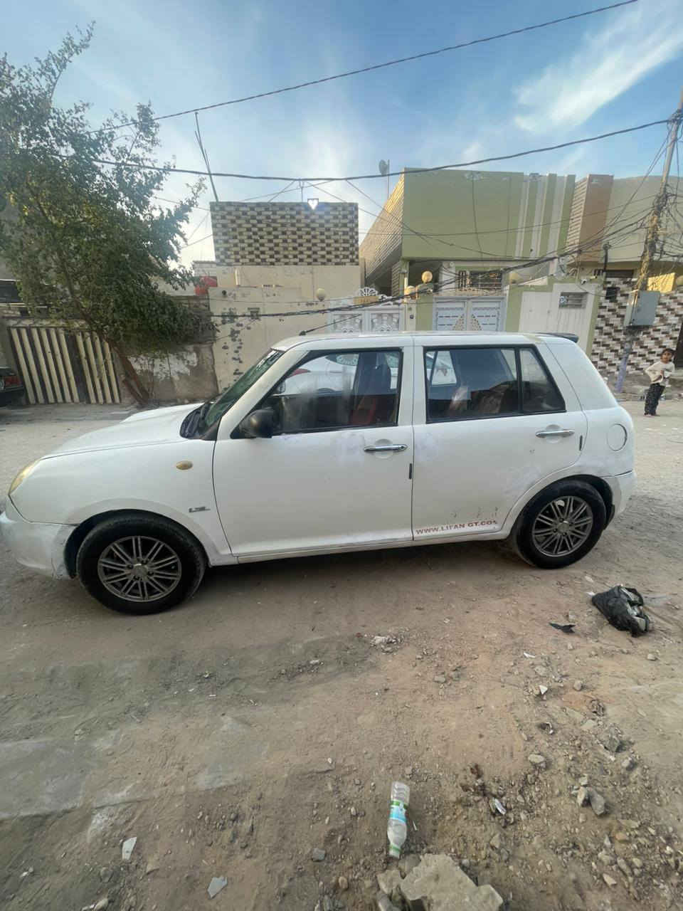 ليفان 320 رقم جديد هزه جديده باسمي موديل 2012 مقفوله ما عدى الخياسات السعر 38 العنوان نجف الاشرف للاستفسار ***********
