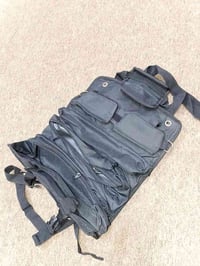 شنطة عدّة • يدوية