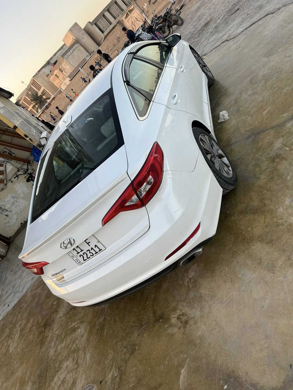 للبيع سونته موديل 2017امريكي رقم بغداد جديد سنويه جديده حادثه فقط بنيد بيه شخط بل صفحه جيه اليمنه بيه كارت مال تشليع بطرف القماره فقط واضح بل مقطع فيديو سياره تخم تاير جديد حداديه جديده شادله منضومه مال غاز شرط اصليه وشاهده مال منضومه موجوده     سعر 118مكان سياره ديوانيه ***********
