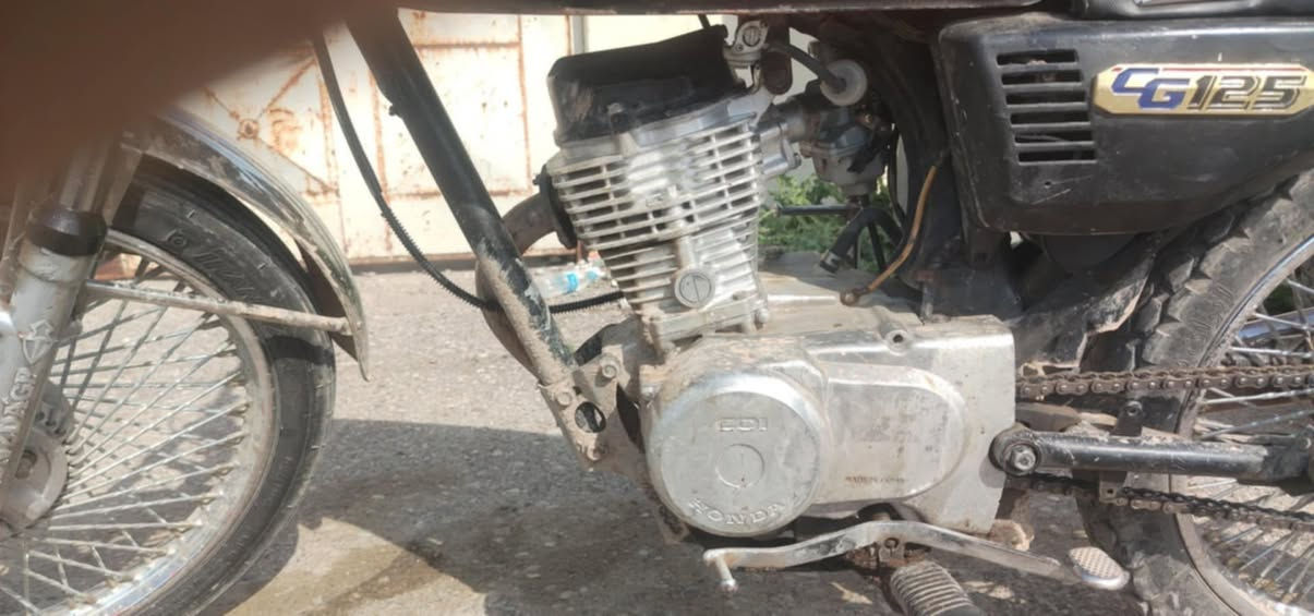 سلام عليكم دراجات ثنين واحده مرقم وسنويه  موديل16 والحربي موديل25دسكات امامي وخلفي مكفول
مكاني جلولاء

***********
