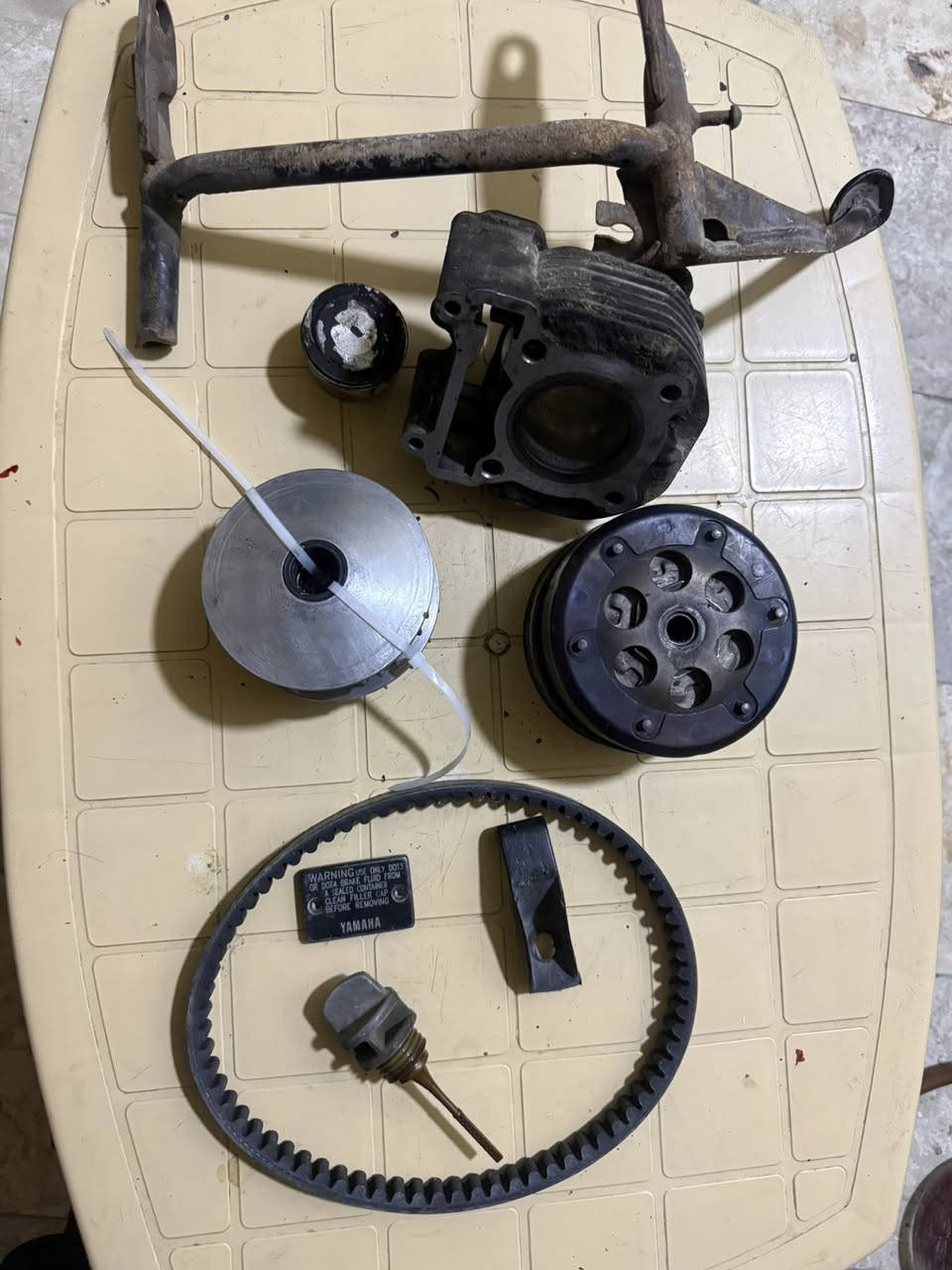 غراض تفصيخ عدله
كلج امامي نضيف 20 الف

كلج امامي نص عمر 10 الف

كلج خلفي وبي سبرنكة رياضي 20 الف

قايش اصلي رمبه 10 الف 

ستاند وسط بدون سبرنكة 7 الف 

بوشه وبستم اصليات نضيفات 25 الف 

قبغ عمبار 8 الف 

قطره دهن 5 الف 
كابريتر 15 الف

العنوان بغداد حي الاعلام ماعندي توصيل 

***********
