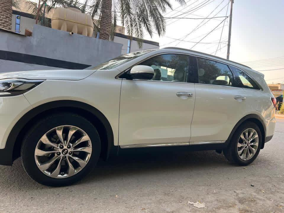 كيا سورنتو خليجي 
رقم بغداد الماني بسمي 
موديل ٢٠٢٠ شكل ال٢٠ 
لون ابيض 
٦ سلندر ٧ راكب 
دبل شباك شكل الجديد 
فوووووول مواصفات بدون فتحة 
بصمتين: تشغيل وتقفيل 
الباب الخلفي كهرباء 
بردات خلفية اصلية 
كشنات جلد اصلي لونين 
كشنات ٢ كهرباء 
شاشة كبيرة اندرويد 
كامرة دوارة اصلية 
حساس امامي وخلفي 
مري شفط مع القفل 
جي : بي: اس: خرائط طرق 
اريل ابيض طيارة 
كيجات السرعة زئبقية 
شاشة الدشبول الكترونية 
تحكم استيرن فول 
حاكية : ابلوتوث: اوكس 
نظام ايكو درايف 
اضواء ترحيب بليدات 
علامة سورنتو بلدوسة 
تبريد ابيانو لمس 
تبريد ٣ قطع ثلج 
مانع انزلاق وانحدار 
شاشة اعطال بلدشبول 
لد امامي وخلفي 
لايت زنون اصلي 
اشاير بلمري 
يدات نيكل اصلي 
ويل اكروم ١٩
تخم تاير جديد لك 
ماشية ٥٧ الف اصلي 
كير ومكينة وصدر وحدادية وتبريدكفالة عامة
كفالة عامة بدون ضربة وتبديل واشخوط وبارد وصبغ حتى الدعاميات كفالة
سيارة جديدة معنى الكلام من زيرو عدنة على ادينة 
سيارة جاهزة مابية اي نقص 
السعر ٢٥٨$ نهايتة
***********
