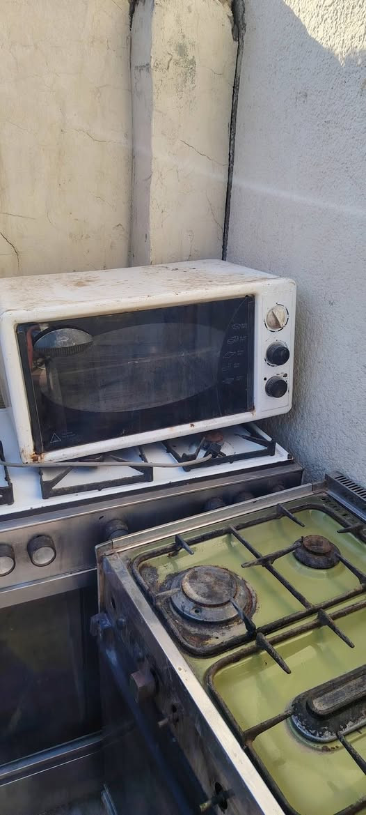 صوبات اثنين لون احمر سعر وحده ١٠ وحده لون ابيض ١٥ مراوح العدد ٣ سعر ٣٠ وغساله سعر ٥٠  وافن سعر ١٥ وطباخ العدد ٣ سعر واحد ٥٠ وكدر مال غالي ب ٢٠  كلهن على فحص  تواصل واتساب ***********
