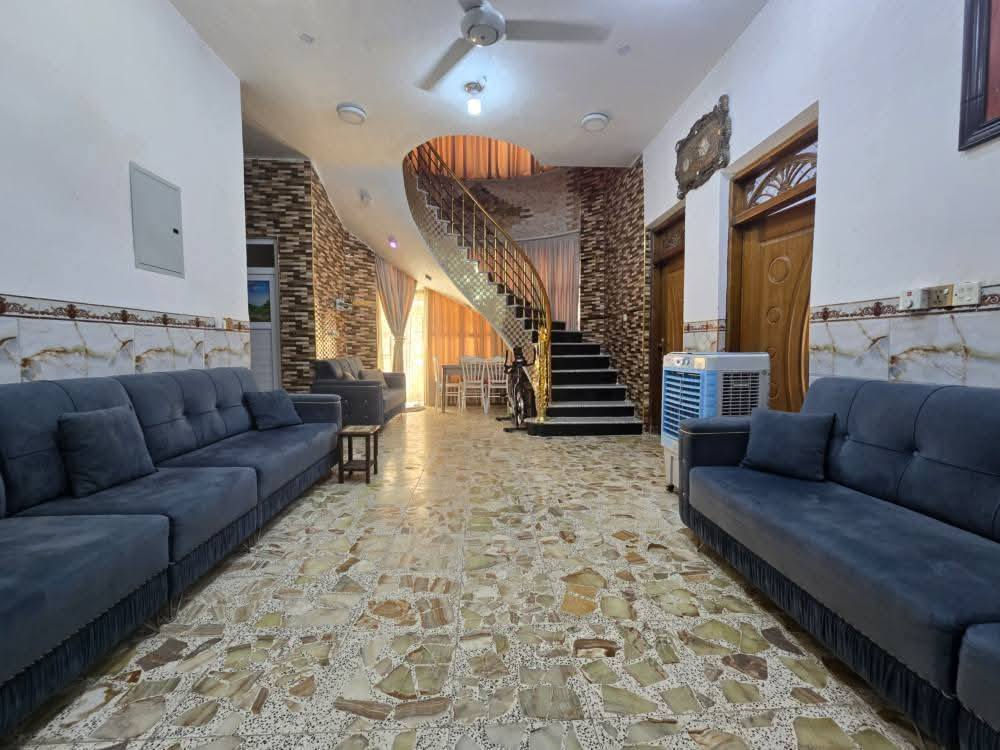 🏠 بيت للبيع – طابو صرف
📍 الموقع: حي الإسكـان، شارع المعهد التقني، الباب الجانبي  مقابل دور الأساتذة، داخل الفرع وقريب من الشارع الرئيسي
📐 المساحة: 200 متر مربع
🏗️ البناء: طابق واحد – حديث – سقف كونكريت مسلح
🏠 التقسيم:
غرفتين نوم
استقبال
صالة
مطبخ
حمام داخلي
صحيات عدد 2
💰 مطلوب اسكان 11 مليون
📞 للاستفسار أو التواصل واتساب
***********
