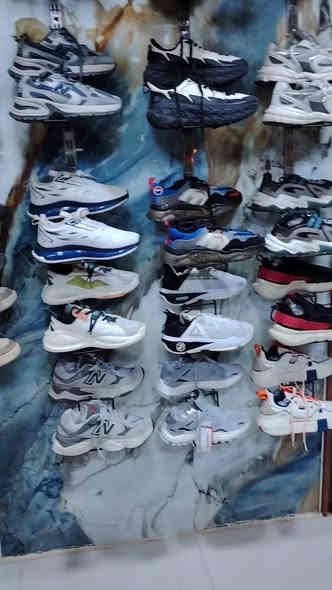 حذيه باله اروبي لاصلي ترانشوز  مكان صوفيه يم ملعب محمد حميد.  ***********
