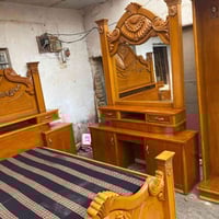 غرفة خشب • جديدة مصبوغة • القاسم