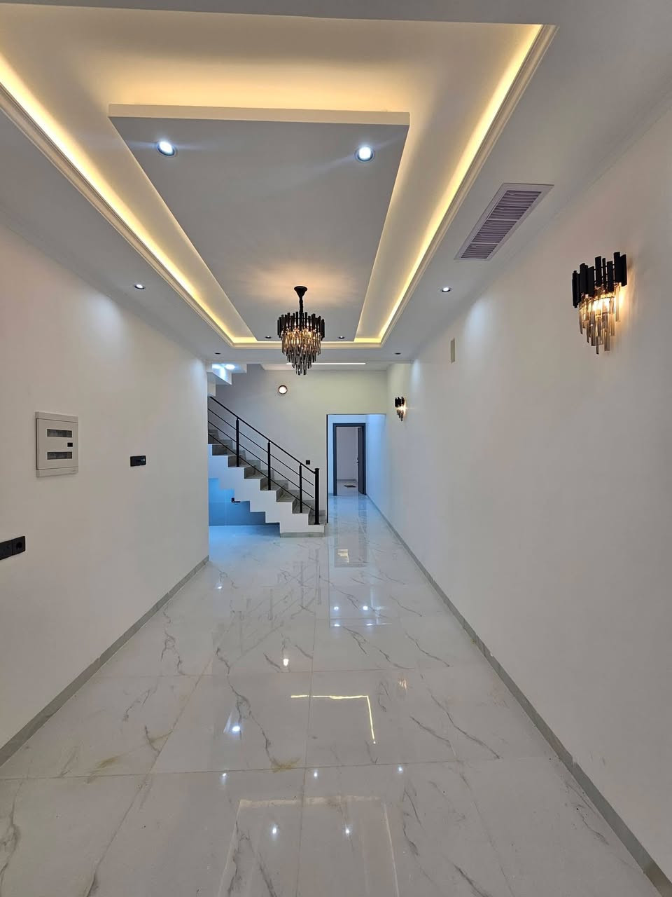 بيت للبيع في حي الاخاء قرب سايدين اربيل
موقع مميز 

بناء فول حديث 2025 سند طابو الزهور 

مساحه البيت 150 متر واجها 6 متر 

يحتوي البيت ع استقبال وهول وغرفتين نوم ومطبخ وصحيات ومناور وكراج سياره 

طابق الثاني هول و3 غرف نوم وصحيات ومناور وبلكون وبيتونه 

يحتوي البيت ع 

نظام كاميرات 

نظام سبالات 

نظام دشات 

نظام دكتات 

نظام غسالات 

للاستفسار عن سعر البيت الاتصال ع الرقم 

***********

***********
