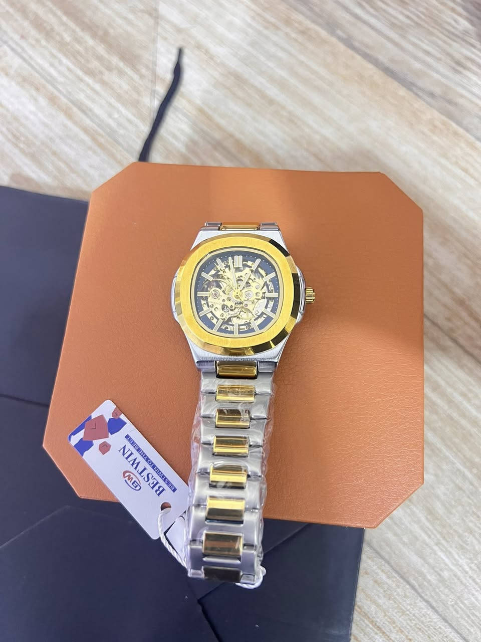 شوف تفاصيلها ساعه اوتماتيك تكويك طلاء ثابت ساعه ثكيله 40 الف اول تم ع الخاص


**إذا كنت صاحب هذا الإعلان وتريد حذفه لأي سبب، رجاءا أرسل رسالة إلى الدعم الفني**