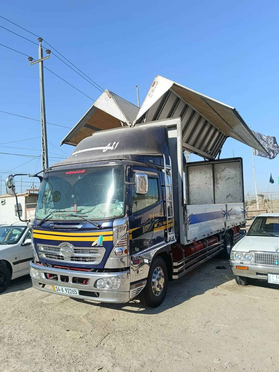 سلام عليكم 
هينو شيطان حافضه 21
طول 6 اوربع جاهزه 
مكينه كير اكسل 
أربع سبرنكات وركه اضافيه كشن سايق هوه اسبايدرات استيل اصلي امرايه كهربائي 
تانكي 200 لتر اضافي سستم كامل 
غرفه كامله دشمه عا مه  تخم تاير رقم بصره 
تحويل مباشر سعر 310 او بيها مجال 
عنوان ناصريه مركز موبايل ***********
