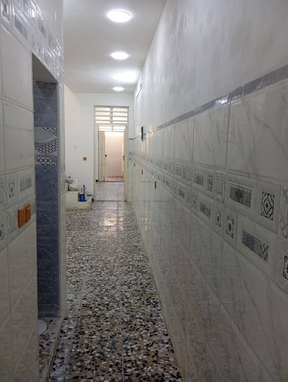 للبيع بيت جديد بناء حديث 4*20 الدسيم طابق واحد والطابق الثاني صاعد البناء البيت فارغ  *********** وات ساب موجود
