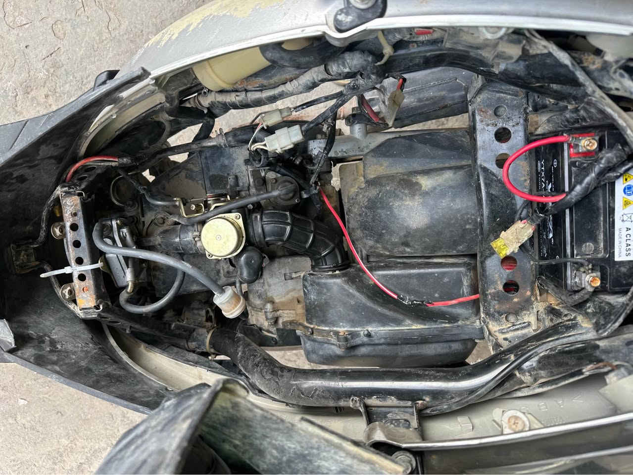 ماكس ثعلب 140 مجفته مره وحده بيها بكن خفيف كابريتر جديد كهربائيات شغالى وما بيها مشكلى تايرات جديده كلجات جديده بريك خلفي خفيف دراجه حلوه ونضيفه 
للستفسار هذا رقمي 
*********** بغداد, العراق
