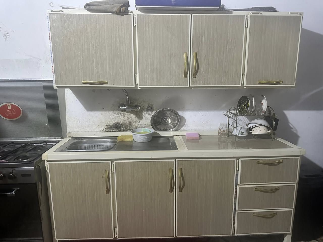 اثاث بيت للبيع  طباخ فريش مصري خمس عيون سعره 200 وكاونتر مترين سنكي 200 تخم 18 نفر سعره 225 وميز طعام 60 غساله سامون ك سعره 200 بيه مجال الاسعار عنوان كربلاء حي فارس وسخان 30 الشراي يتصل 

‭0776 290 4332‬
