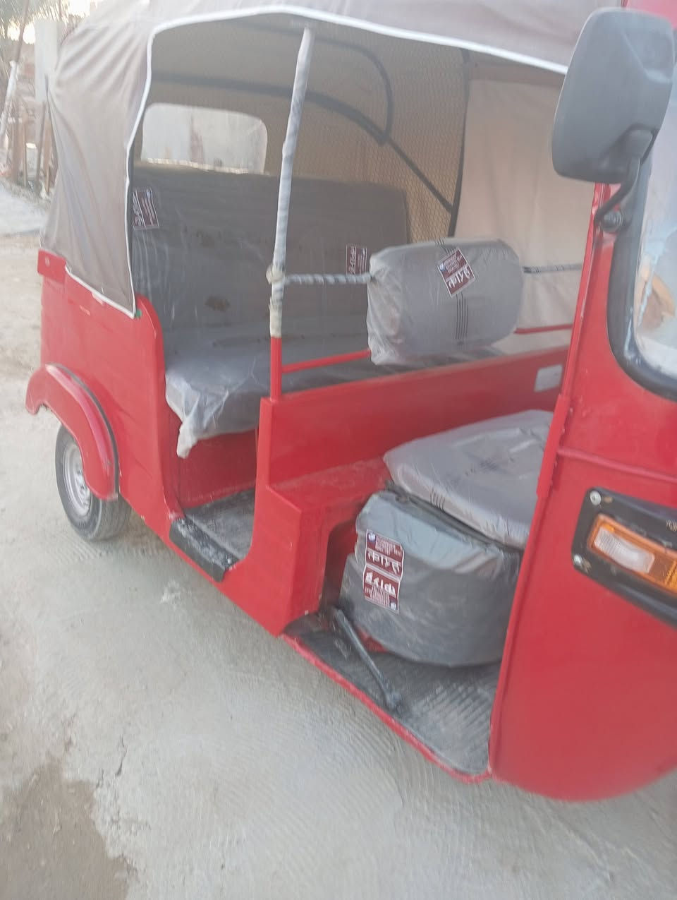 السلام عليكم تكتك أزيل 2018 اوراق مكتب حسين مكينه بجاج 20كهربايات بجاج دواخل بجاج باتري جديد لايتات جدد كشنات جدد جادر جديد تخم تأير كاعيات جدد عمبار جديد شرط التكتك أحله من الصوره كبل للشارع السعر 3ملاين وبيه مجال  مكان حله ابي غرق ***********
