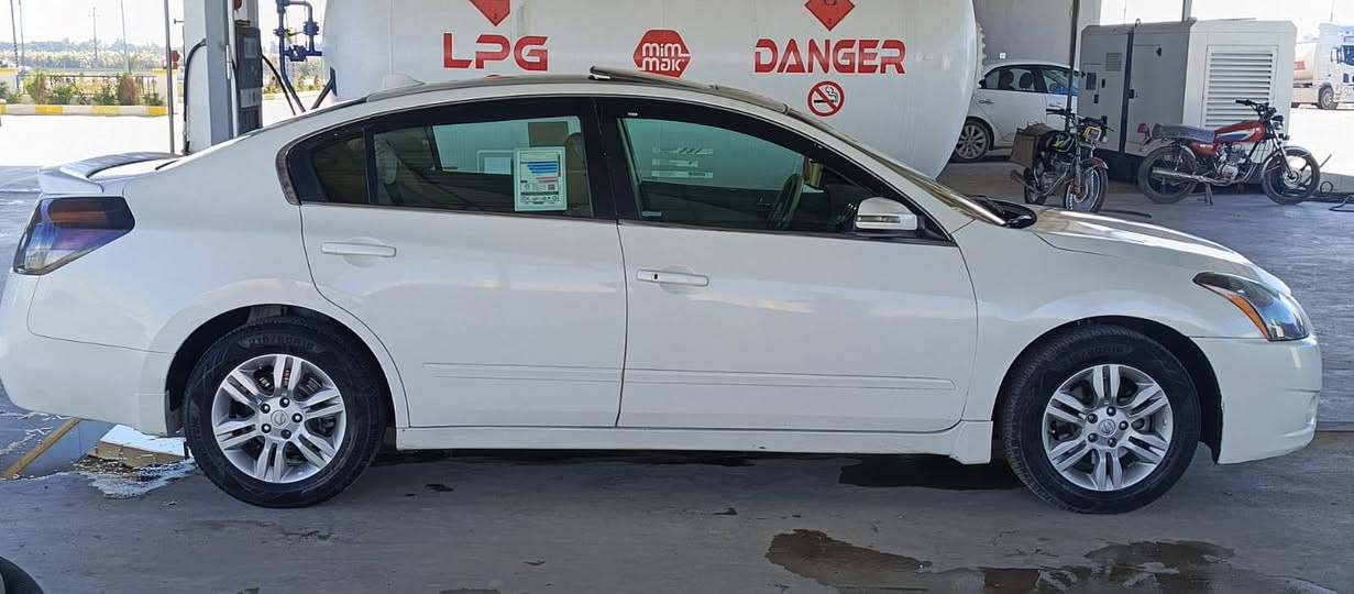 سلام عليكم
نيسان التيما موديل 12 سنويه جديدالغايه 2030 عام جماليه كير توماتيك مواصفات فول سلايت فوليوم حساس abs شاشة ايباد كامرا  خلفي كير مكينة تبريد بشرط سعر 80$ بيها مجال مكان كلار 
***********
