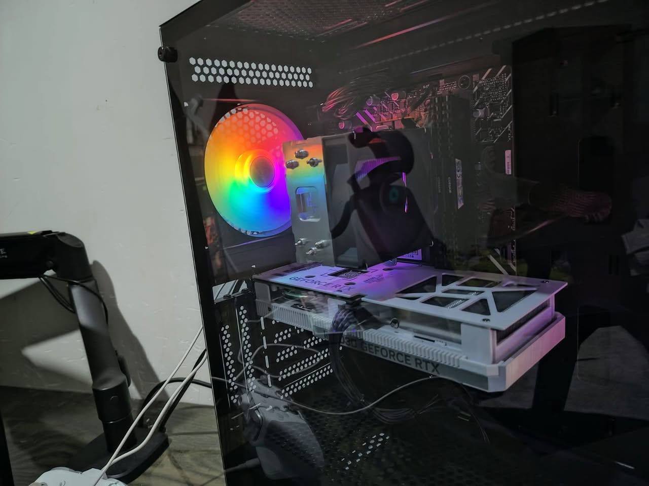 حاسبة (Gaming PC) للبيع
الحاسبة نظيفة جداً وبمواصفات قوية تشغل أقوى الألعاب وبرامج التصميم بأداء عالي.
⚙️ المواصفات التقنية:
المعالج (CPU): Intel Core i5-12400F (جيل 12 قوي جداً للألعاب)
كارت الشاشة (GPU): NVIDIA GeForce RTX 4060 8GB (يدعم تقنيات DLSS 3 وتتبع الأشعة)
الرام (RAM): Corsair Vengeance DDR4 16GB (2x8GB) 3200MHz
التخزين (SSD): M.2 NVMe TeamGroup MP44L 1TB (سريع جداً وسعة كبيرة)
اللوحة الأم (Motherboard): ASUS PRIME H610-K D4
المبرد (CPU Cooler): DeepCool Gammaxx AG300 (تبريد هوائي ممتاز)
الكيس (Case): VG12AL E-ATX Gaming Case (شكل عصري وتهوية ممتازة)
مجهز الطاقة (PSU): 650W Bronze Efficiency
💰 السعر: 1,000,000 دينار عراقي (مليون)
ملاحظة: الحاسبة جاهزة للاستخدام المباشر
مكاني بصرة


**إذا كنت صاحب هذا الإعلان وتريد حذفه لأي سبب، رجاءا أرسل رسالة إلى الدعم الفني**