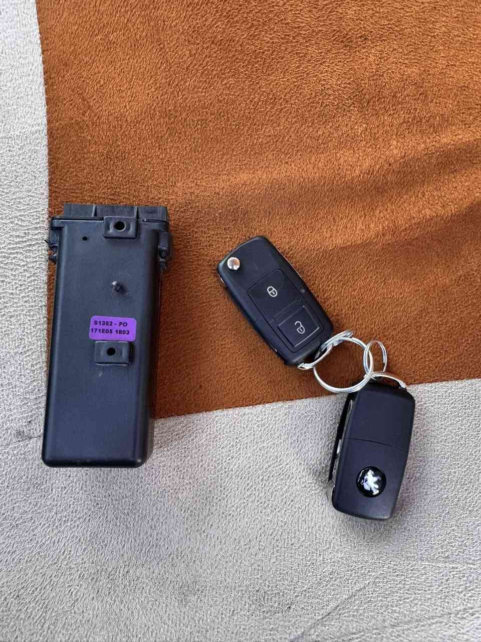 سلام عليكم اخوان
سنتر لوك جوكر يشتغل على كل السيارات شرط الفحص ما مستعمله ولا شاده حتى السويجات بعدهن ما محكوكات  سعره. ٢٠ الف مابي مجال لأن بالسوك سعره ٢٥/٣٠ وهذا رقمي للي يريده ***********
