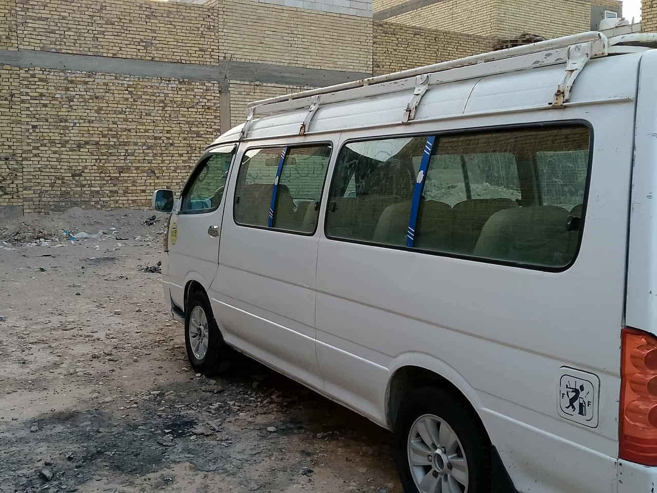 سلام عليكم جنبي 14 حره بسمي سنويه 2030 مصفره هيئه ومرور السعر 85 قفل وياها مكينه 3 ارباع بلكارتون مامشدوده  رقمي *********** مكاني نجف خط السياره عسكري كبل
