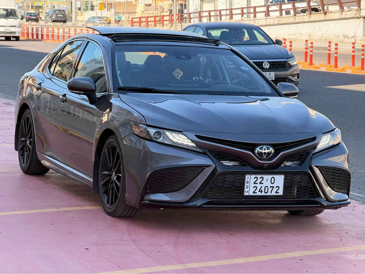 تويوتا كامري موديل ٢٠٢٤ فول مواصفات xse بلاك اديشن 
بانوراما داتاشو كشنات تبريد تدفئة ٥ كامرات و رادار ٣٦٠ سستم سماعات jbl شاشة جبيرة وتحكمات و شفتات استيرن
فول فول بعد مواصفات xse معروف 
محرك افلون v6 حجم 3500 ✈️
بيه فقط شبر صبغ ابراس البونيد بدون اي دواخل ولا ايرباك رقم الشاصي موجود بالمنشور 
قبل شهر رقمته اربيل بسمي شرط التحويل او الوكالة 
ماشية ٥٦ الف كيلو متر 
رادارات حجر صالنصة لايت دعامية راديتر كله بلادي شركة
دهن و فلاتر جديد مدبله اب شركة ساز 
السعر ٢٤٧ وبيه مجال للشراي 
مكان السيارة كركوك
رقم الموبايل *********** كركوك, العراق

