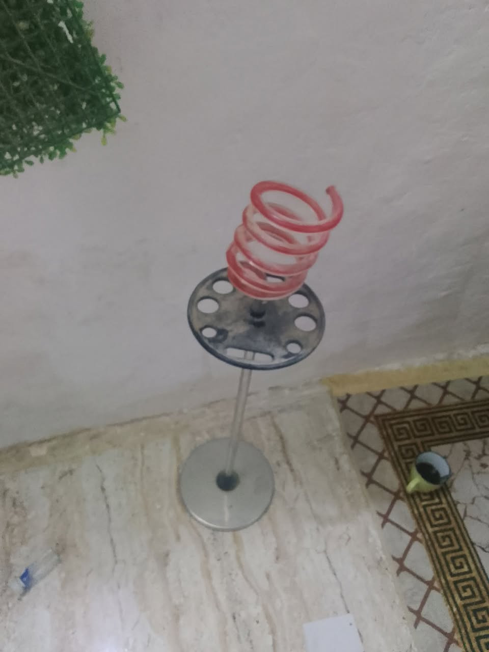 غراض حلاقه نضيفات كلش بس مجرد بيهم تراب الكراسي واحد شغال جك وثاني شبح الجبير كلشي شغال بي مرتبات كلش ونضيفات المسيب شارع المحكمه ***********
