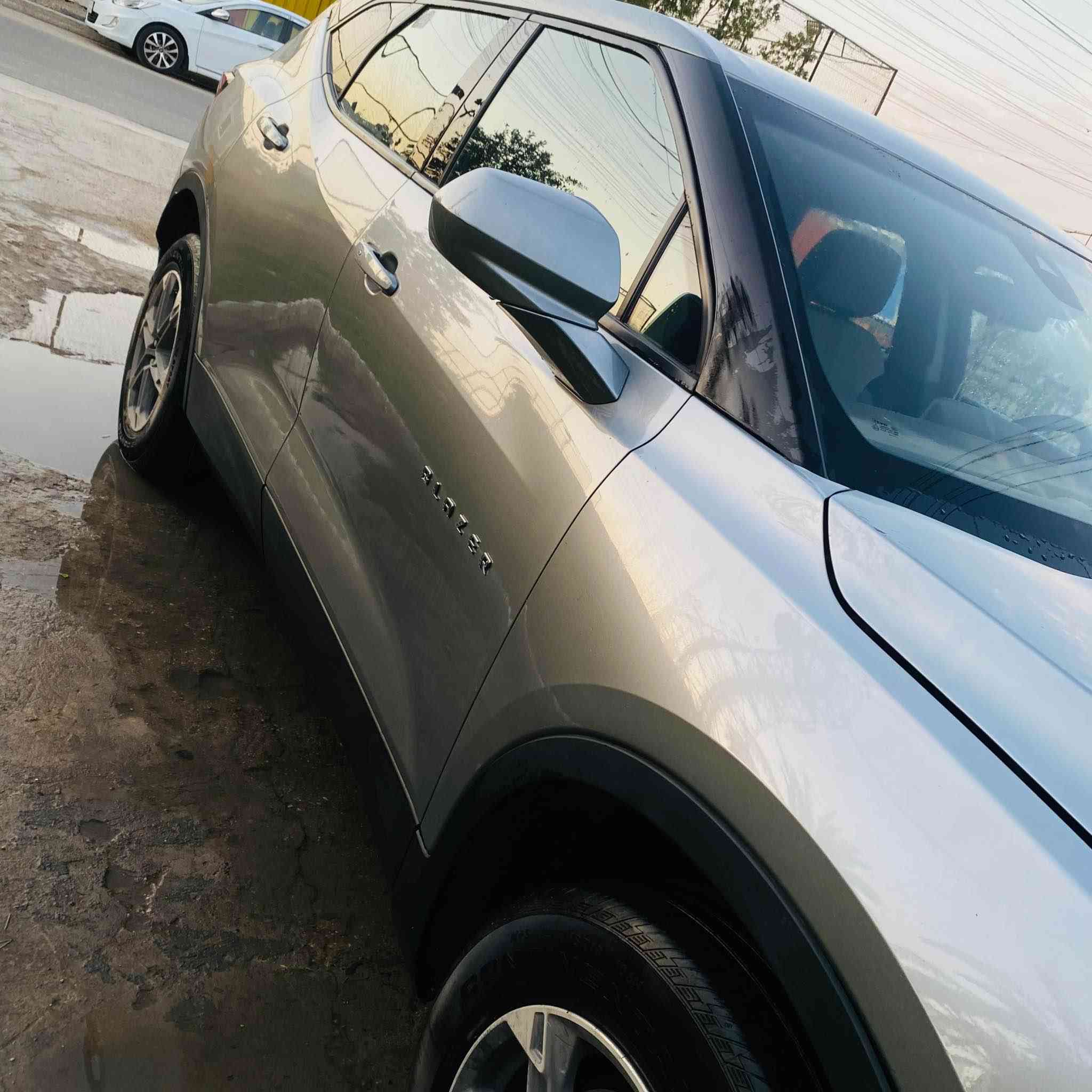 اعاده نشر بسبب الوعود الكاذبه اخوان منشور ما احذف لتكلي احذف جايك ب الطريق 

السلام عليكم 
شفروليه بلايزر 2023 رقم اربيل باسمي تحويل ثاني يوم ماشيه 20 الف ميل جديده ب معنى الكلمة حادثه بدايه البنيد صبغ فقط بدون شواصي بدون دواخل كير ومكينه مكفول السعر 195 وبيها مجال بسيط 
للاستفسار 
متواجد واتساب 
*********** بغداد, العراق
