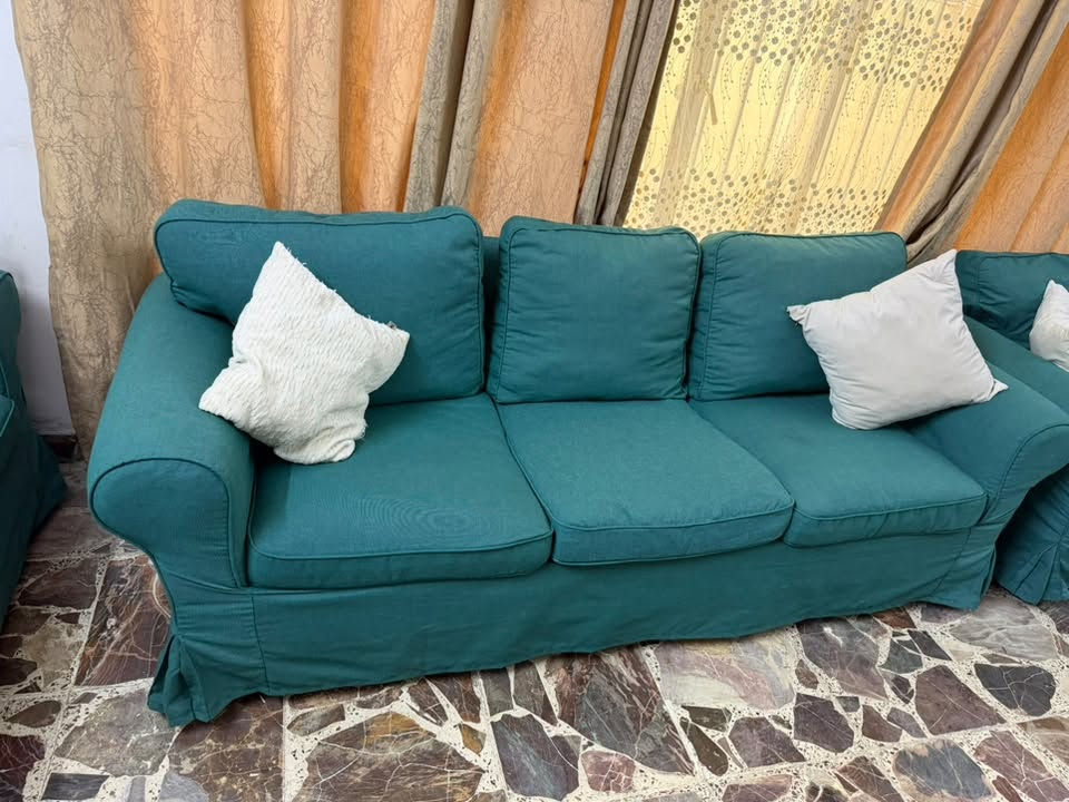 السلام عليكم
قنفات للبيع من ايكيا سويدية القنفات نظيفة وبحالة جيدة والقماش قابل للغسل او التغيير 
للتواصل على الرقم ***********
