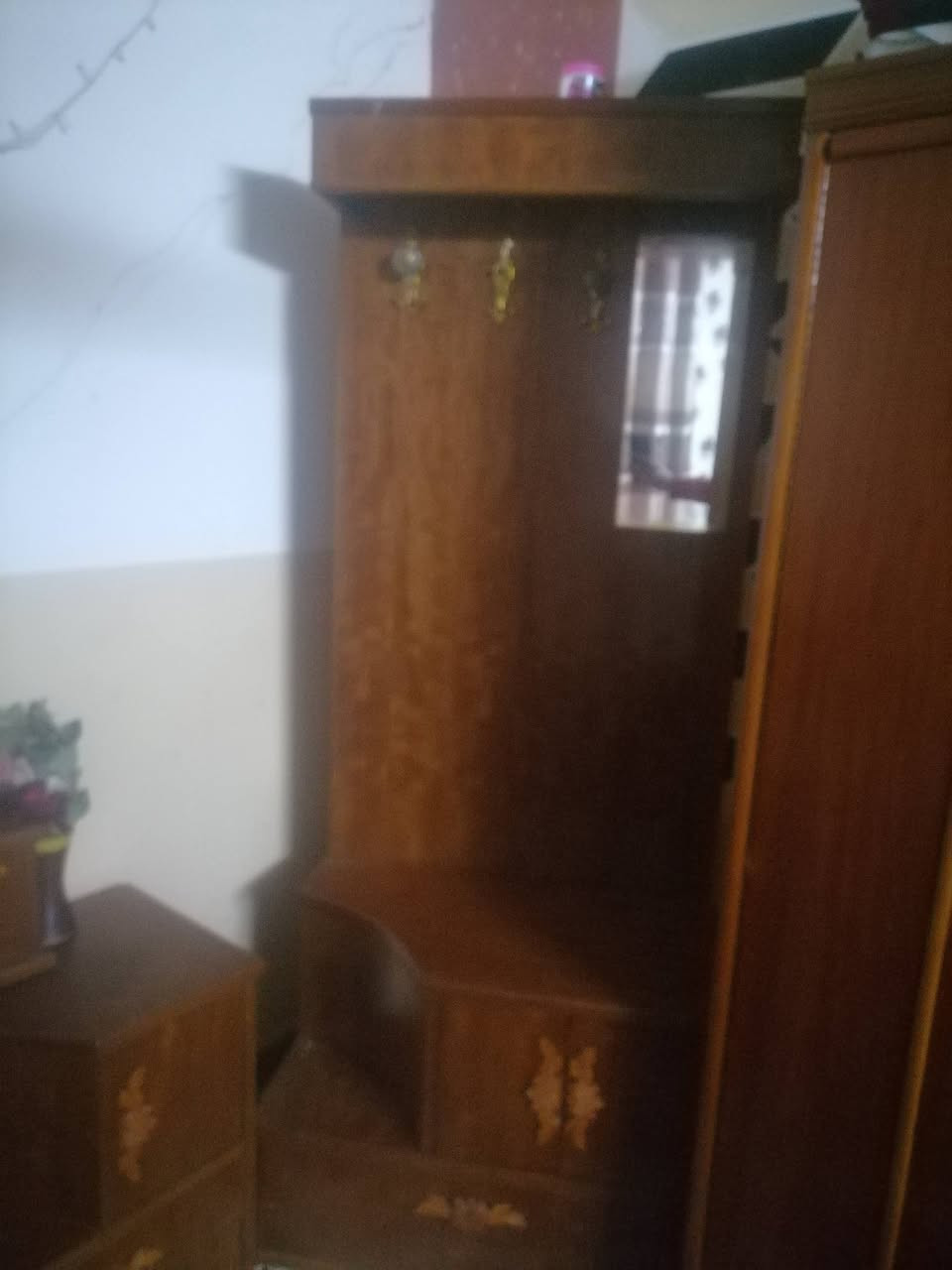 غرفه نوم قنصور 6ابواب نضيفه السعر 450مكاني حي الانتصار رقمي ***********
