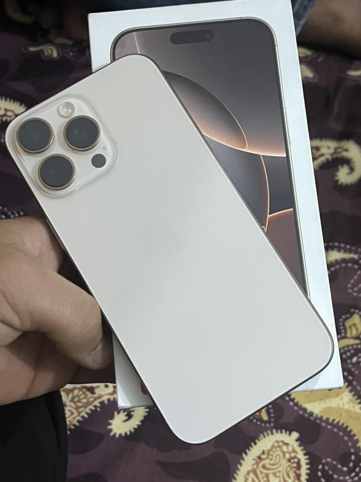 ايفون 16برو ماكس الجهاز كلش نظيف وبعده داخل الضمان كامل ملحقاته ذاكره256والبطاريه وعدد الدورات مثل ما موضح ب الصوره والجهاز ماستررر مكفول من كلشي وين ميعجبك افحص السعرر 1400 بيه مجال بسيط جدا 
الاتصال عله هاذه الرقم(***********)
