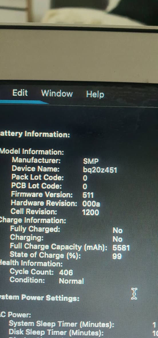 جهاز ماك بوك أير (MacBook Air) أصلي، يتميز بخفة الوزن والأداء المستقر، مناسب جداً للدراسة، التصفح، والأعمال المكتبية. الجهاز بحالة ممتازة جداً (مثل الجديد) وشغال بنظام macOS Big Sur.
المواصفات التقنية:
الموديل: MacBook Air (13-inch, Mid 2013).
التخزين: 256 ssd
المعالج: Intel Core i5 بسرعة 1.3 GHz.
الرام (Memory): بحجم 4 GB.
كرت الشاشة: Intel HD Graphics 5000 (1.5 GB).
الشاشة: 13.3 إنش بدقة وضوح عالية (1440 \times 900).
لوحة المفاتيح: تدعم اللغة العربية والإنجليزية (أصلية).
 حالة البطارية:
الحالة (Condition): Normal (طبيعية).
عدد الدورات (Cycle Count): 406 دورة فقط (يعتبر قليل جداً لموديل الجهاز، مما يعني استجابة ممتازة للشحن).
 مميزات إضافية:
نظافة خارجية وداخلية 100%.
النظام محدث ومستقر جداً.
تصميم نحيف وأنيق وسهل التنقل.
 المكان: [مدينة الامال استخدام شخصي] السعر: 250 الف )
 للتواصل: ***********
الملحقات: شاحن اصلي فقط
