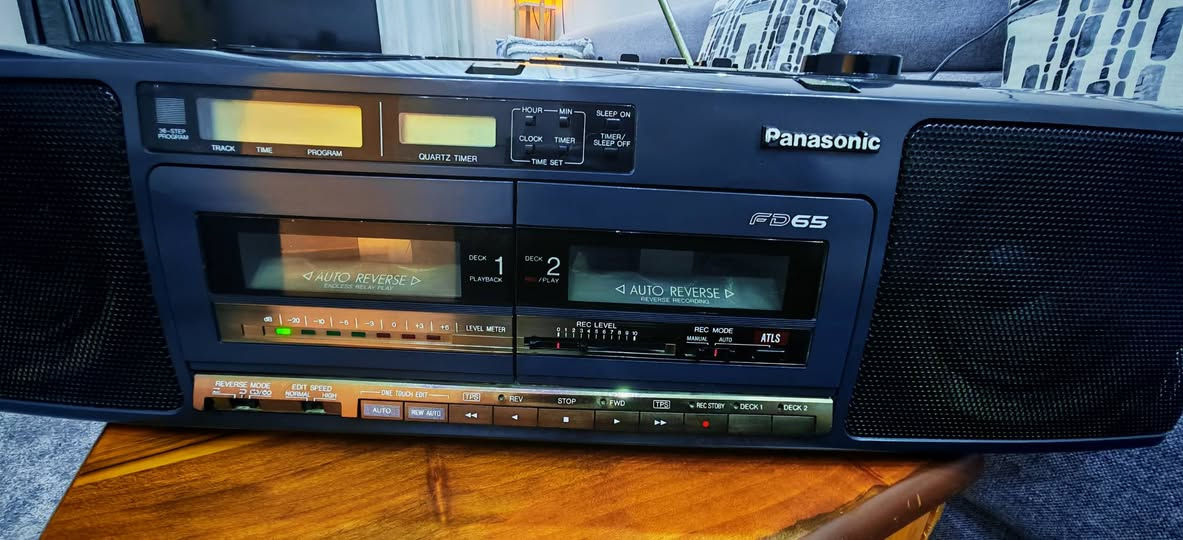 مسجل بانوسونك ياباني اصلي مسجل وراديو وسيدي  نظافة 90 % شغال فقط الراديو والمسجل موضح بالفديو للاستفسار الاتصال على الرقم ***********  خلي سعر وبالعافيه عليك
