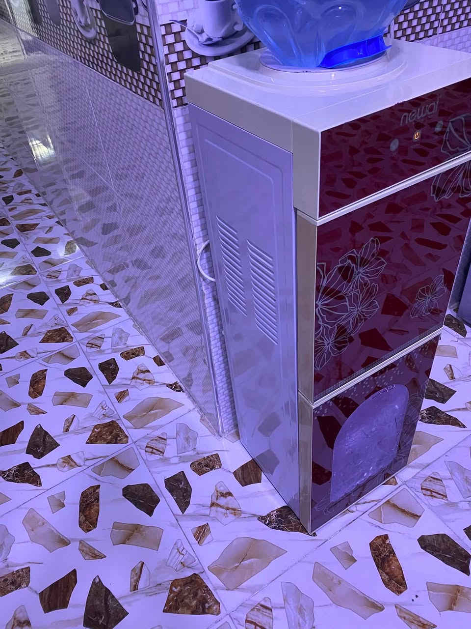 براد نوع نوال شغال حار وبارد وثلاجه ماطور وغاز بلادي كامل بدون نقص السعر ٦٥ وبي مجال بسيط الشراي يخابر او يتفظل خاص ***********
