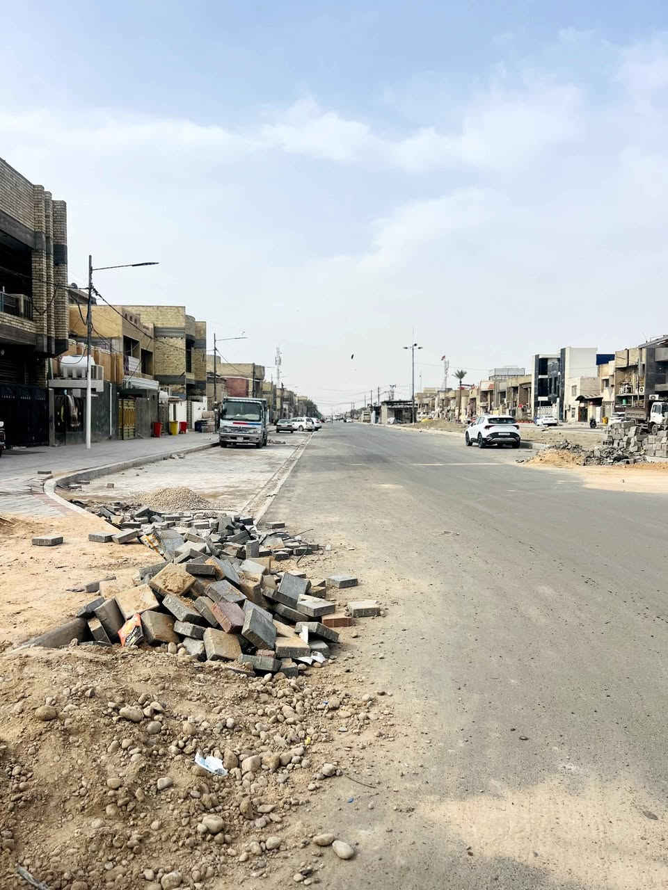 بيت يصلح مجمع تجاري او مجمع طبي / ركن قطاع ٥٠  يقع على شارع ٦٠ وشارع ١٥ الفاصل بين الاورفلي وقطاع ٥٠/ المساحة ٢٨٨م (١٨× ١٦) / اصله بيتين موحدات بسند واحد كل بيت ١٤٤ م واحد طابقين والركن طابق واحد يحتوي على محلين وبلامكان إضافة ٤ محلات / يحتوي على ٨ غرف وصحيات وحمامات ثلاثة / السعر ٥٧٥ / يمكن بيع كل بيت ١٤٤ م وحسب الاتفاق للإستفسار اكثر *********** ابو محمد بغداد, العراق
